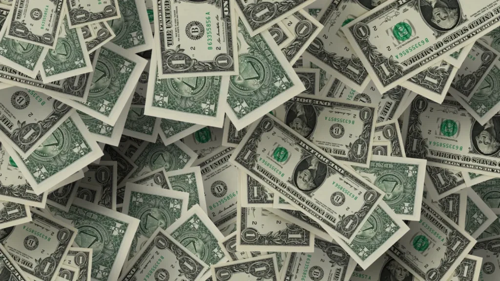 5 Billionaires Who Started Out Poor