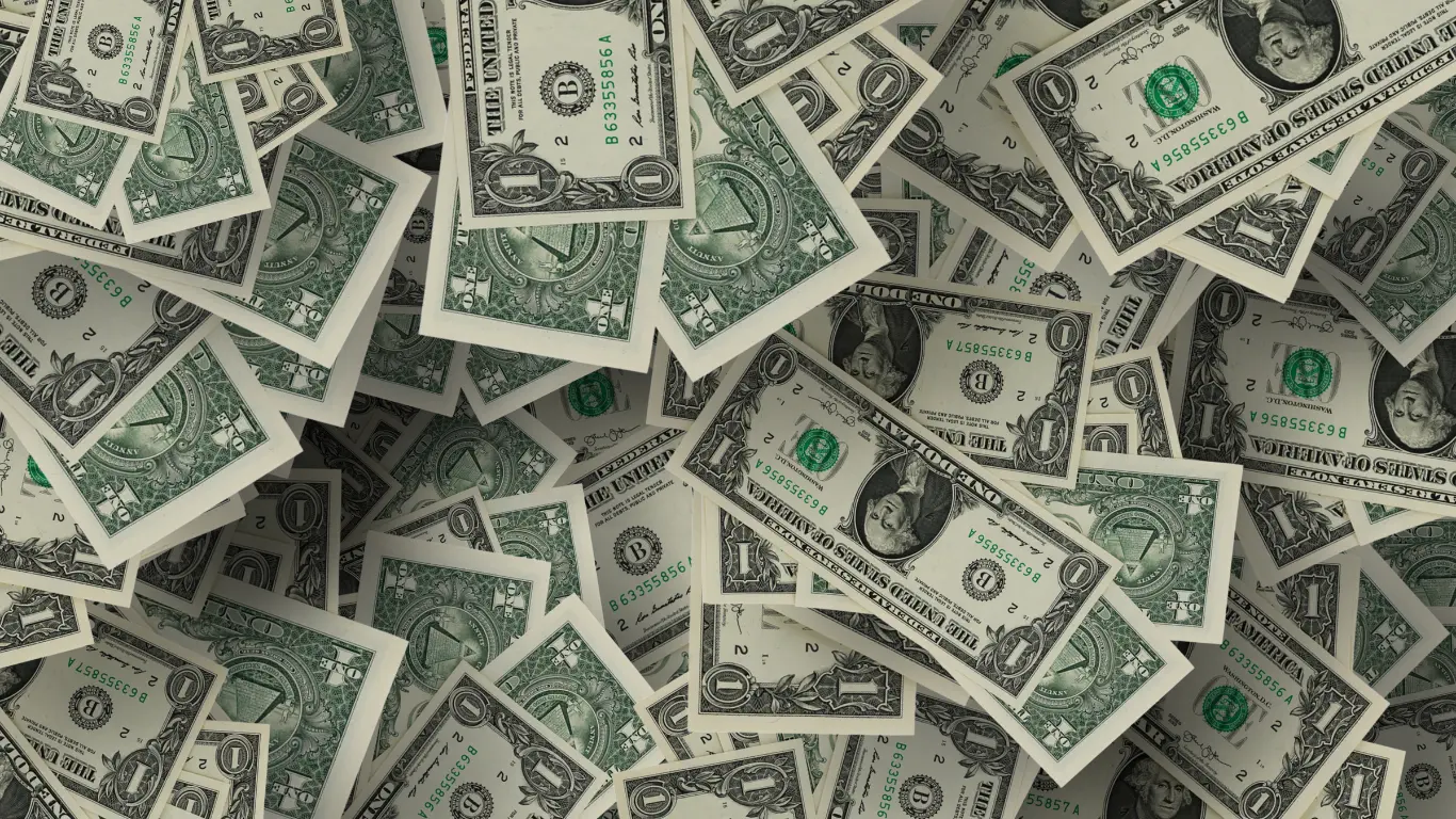 5 Billionaires Who Started Out Poor